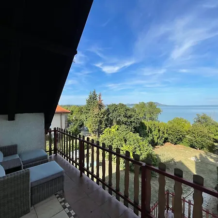 بيت للعطل Topart Vendeghaz Balatongyoeroek, Lakeside House Balatongyörök