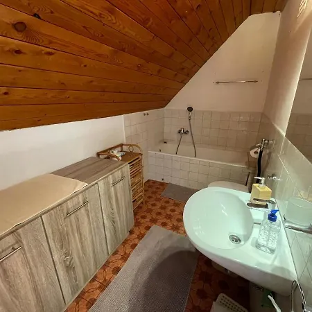 Topart Vendeghaz Balatongyoeroek, Lakeside House بيت للعطل