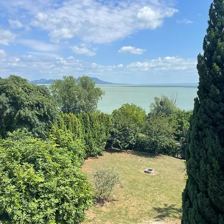Dom wakacyjny Topart Vendeghaz Balatongyoeroek, Lakeside House *